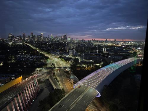 Travancore Apartment | Top-Floor 2BR Apt, 270 deg Skyline, Free Parking