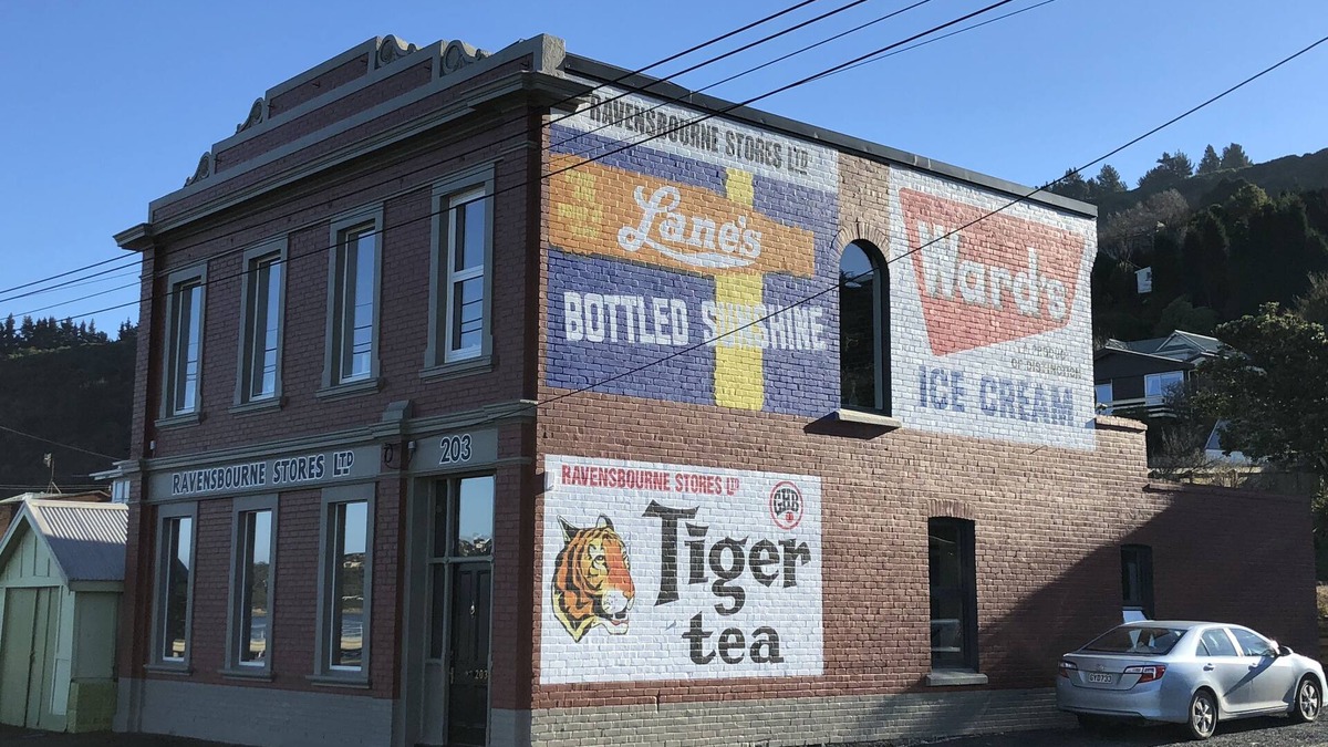 Ravensbourne Apartment | Top floor 3 bed apartment in the iconic Tiger Tea Building (FREE Netflix)