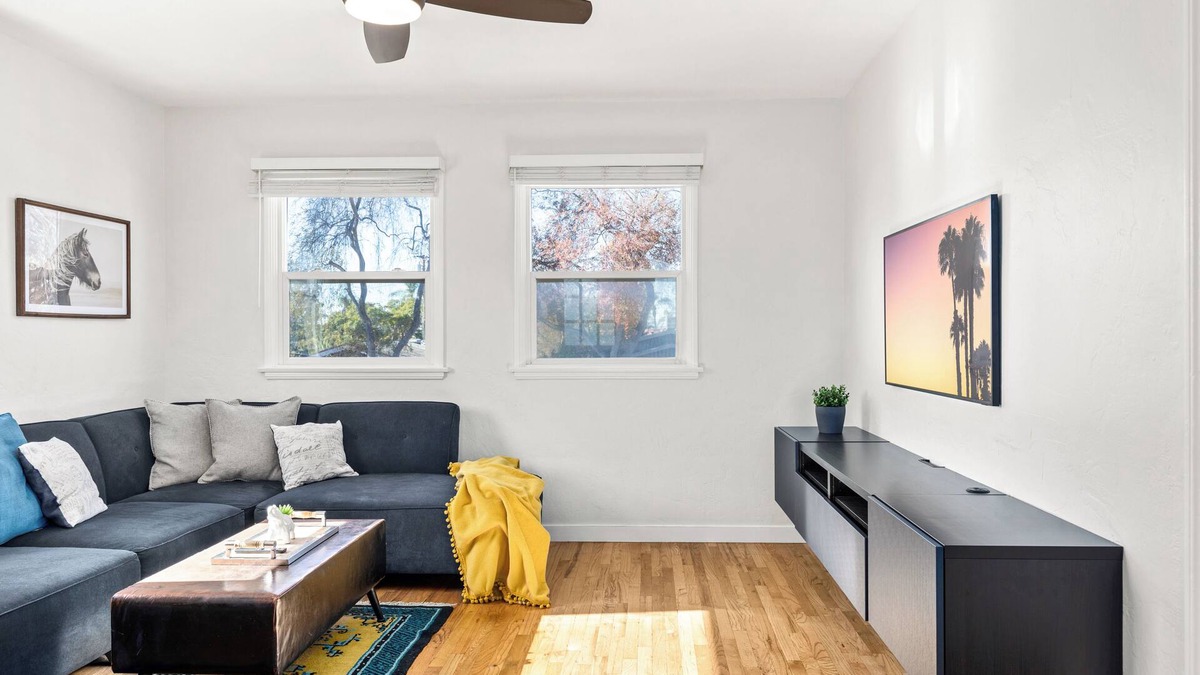 Zaferia Apartment | Top Floor Apt w/ Desk Space , 1-BR w/ Work Area and Full Kitchen