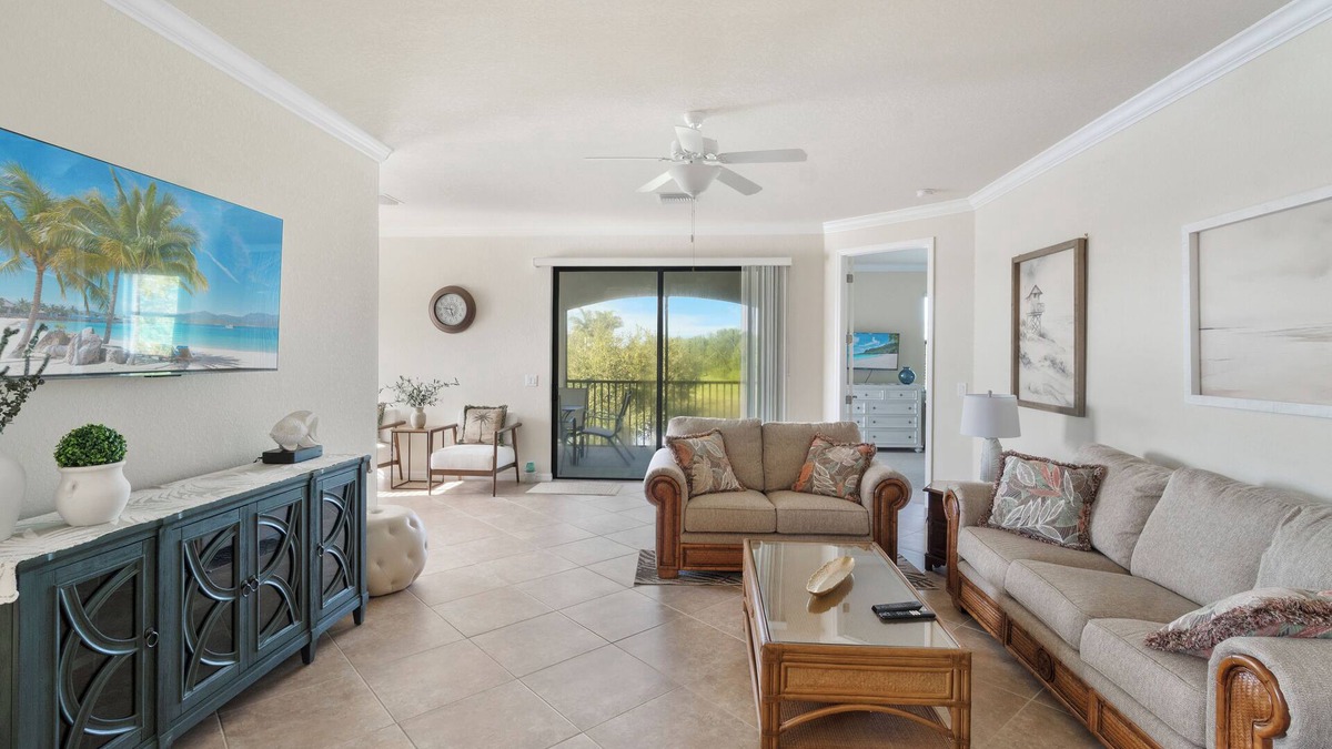 Naples House | Top-Floor Coach Home with Lake Views & Resort Amenities – Treviso Bay