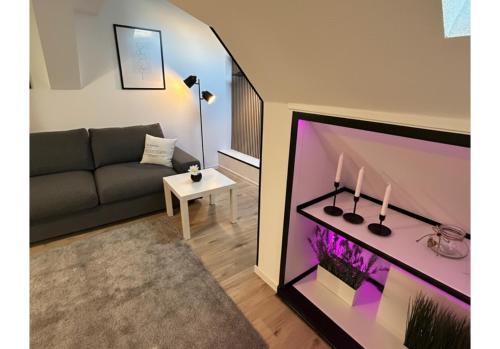 Alt-Muhlburg Apartment | Top-Floor Hideaway for Two in Karlsruhe-Mühlburg - APOLONIAliving - Apt3