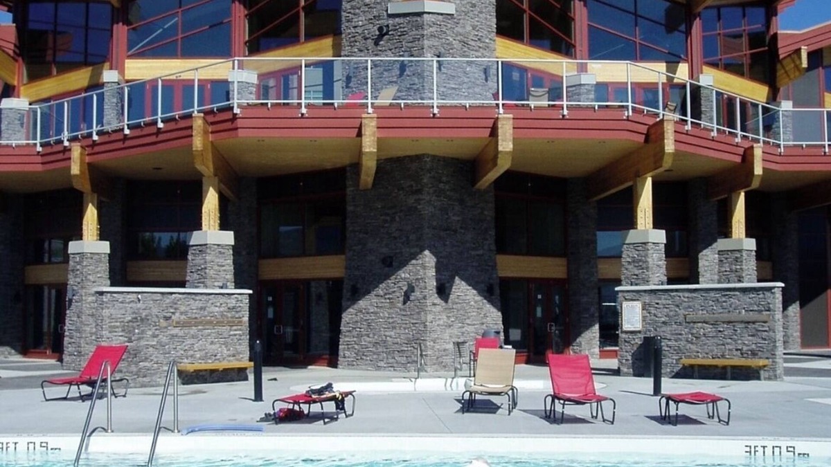Shannon Lake Condo | Top floor!Mission Hill and lake view. Gym,pool,sauna,and more! Mins to the lake