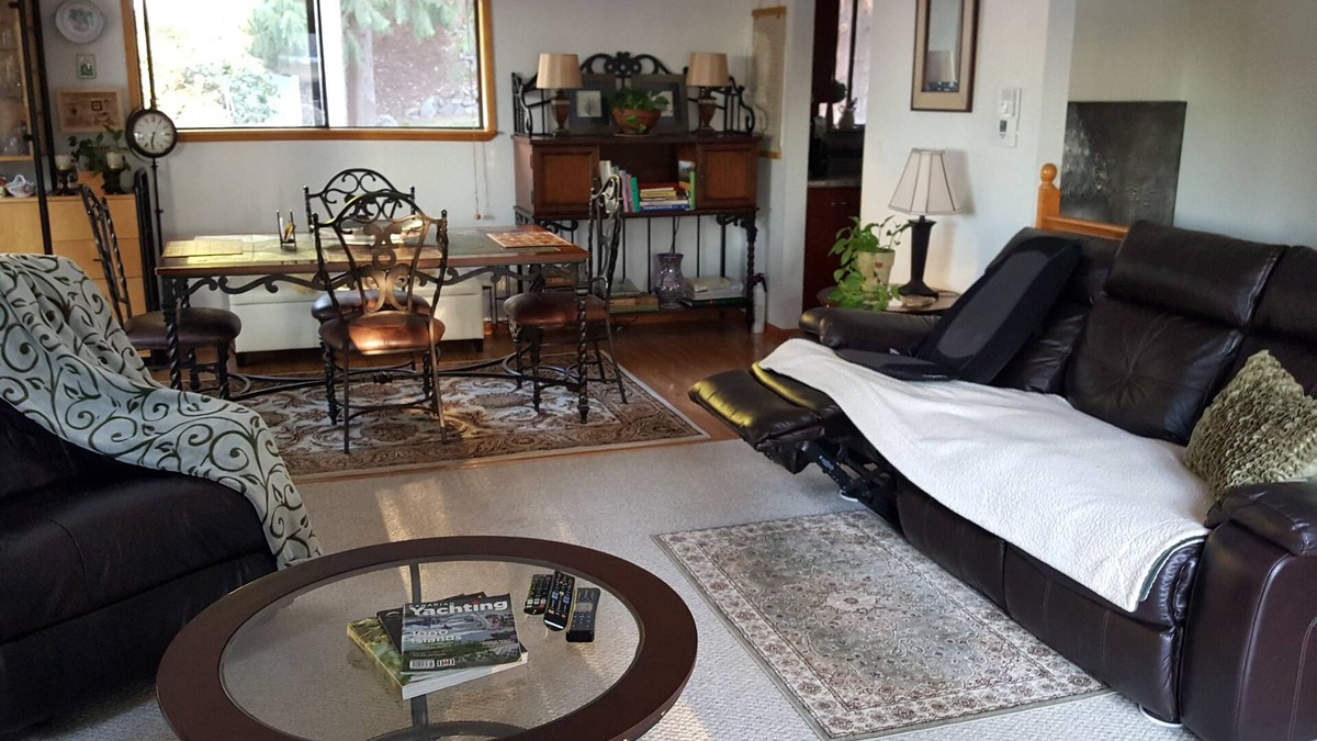 Inglewood House | Top Floor Suite in Craftsman House with Lake Views