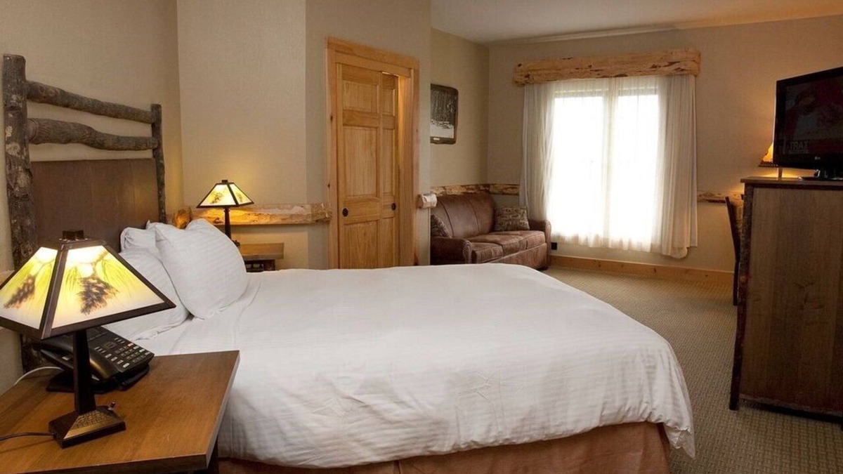 Blodgett Mills Condo | Top Floor Suite + Loft & Balcony | Pool Access