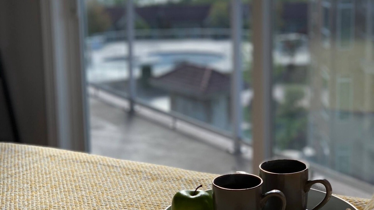 North End Condo | Top floor unit in Discovery Bay with lake views from the patio!