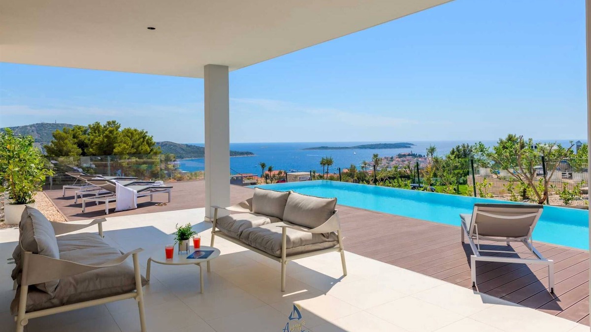 Primosten Villa | Top luxury design villa for 8 with pool near sea
