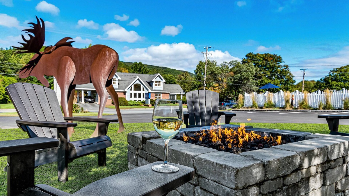 Upper Village Hotel | Top Notch Inn