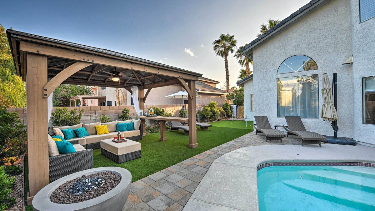 The Section Seven House | Top-Notch Las Vegas Oasis w/Games, Golf & More!