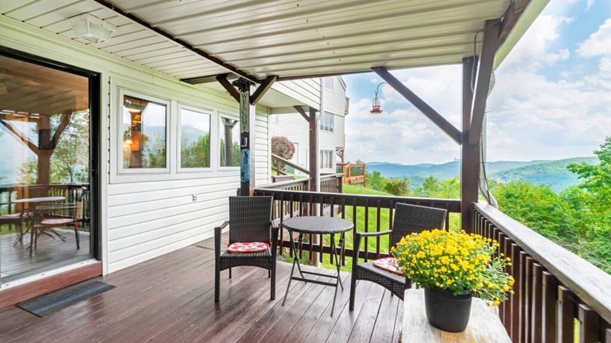 Seven Devils Condo | Top of 7, B-10- Condo close to Boone, Banner Elk, and Blowing Rock, Mountain View, Gas Log Firepl.