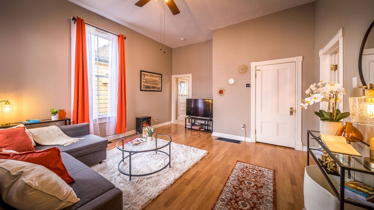 Vallejo Apartment | ~ Top of St. Vincent Hill ~ Walk to Farmers Market, SF Ferry, & Transit Hub ~