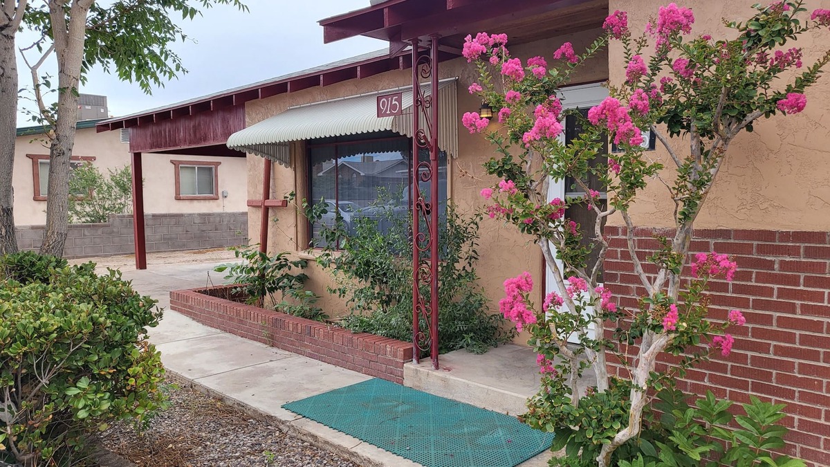Truth or Consequences House | Top of the Hill Guest House - Cozy home near City Golf Course - Pet Friendly!n