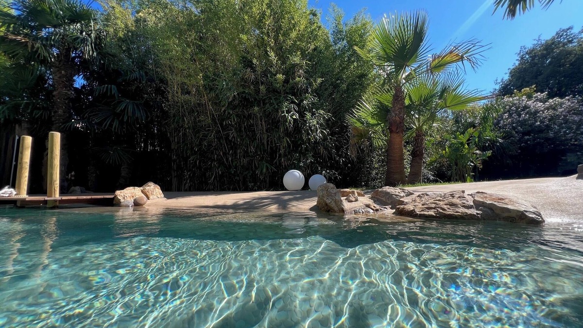 Le Mourillon Villa | Top-of-the-range villa, pool and Jacuzzi not overlooked. A true haven of peace.