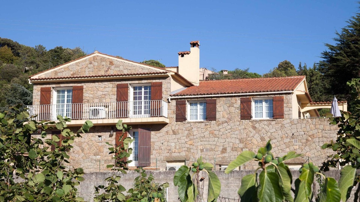 Alata Apartment | TOP OF VILLA, QUIET, BETWEEN EARTH AND SEA, 10 Min from AJACCIO