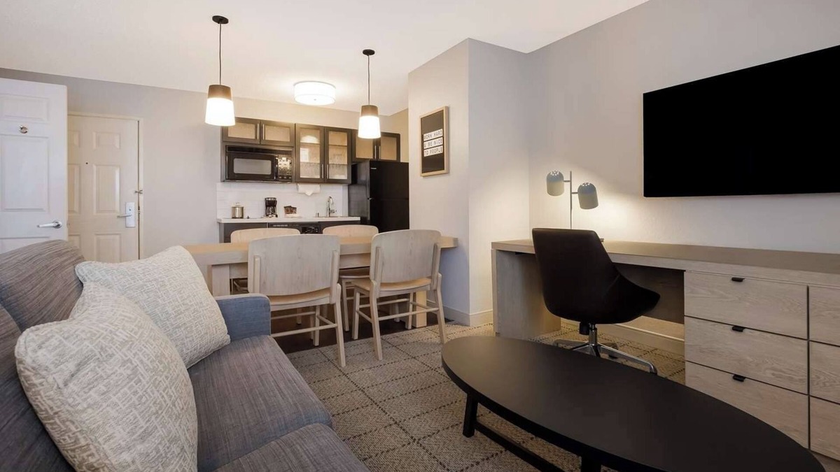 Irvine Industrial Complex-East Hotel | Top-Quality Amenities to Enjoy! with Full Kitchen, Pet-friendly Property!
