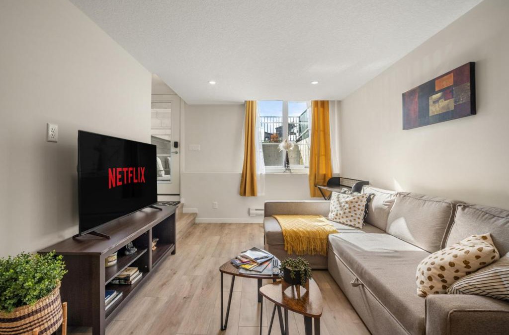 Keith House | Top Rated in Rockland Park with Free Banff Access, Netflix, King Bed, Fully Equipped Kitchen, Sleeps 4