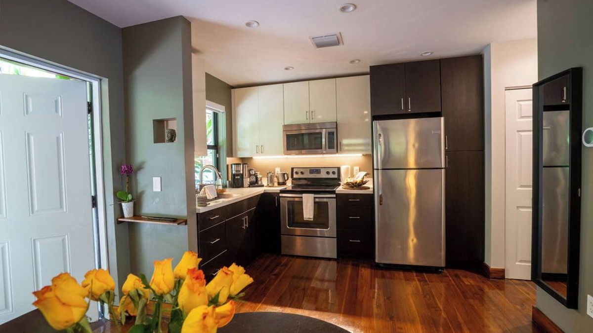 Southwest Coconut Grove House | Top-Rated Luxury Oasis! Coconut Grove Cottage, Garden, Walk to Bay. Free Parking