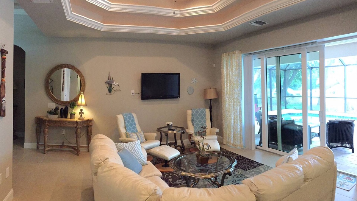 South Venice Villa | Top Rated Villa For Rent! Short Walk To Beach. Swimming Pool. Family-Friendly