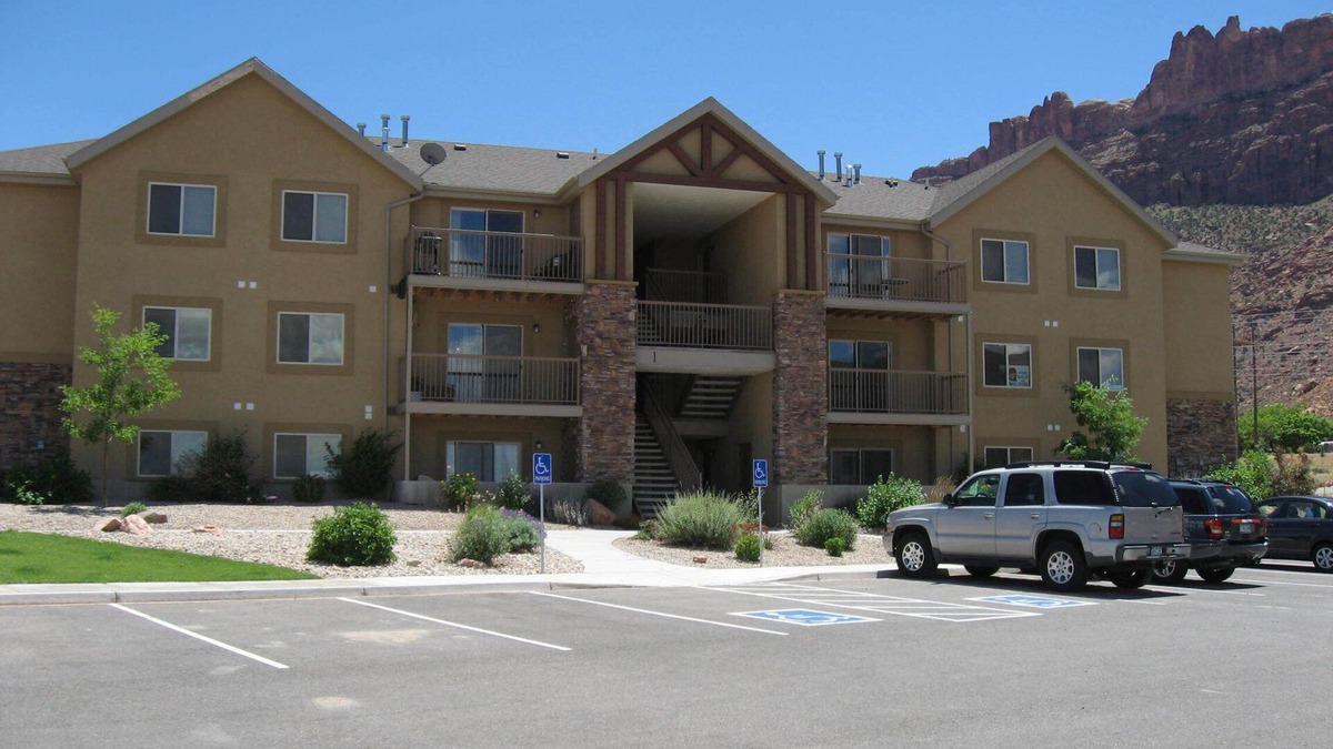 Moab South Valley Condo | Top Reviews, Popular Modern Condo, Pool & Hot tub, Great Value in Moab