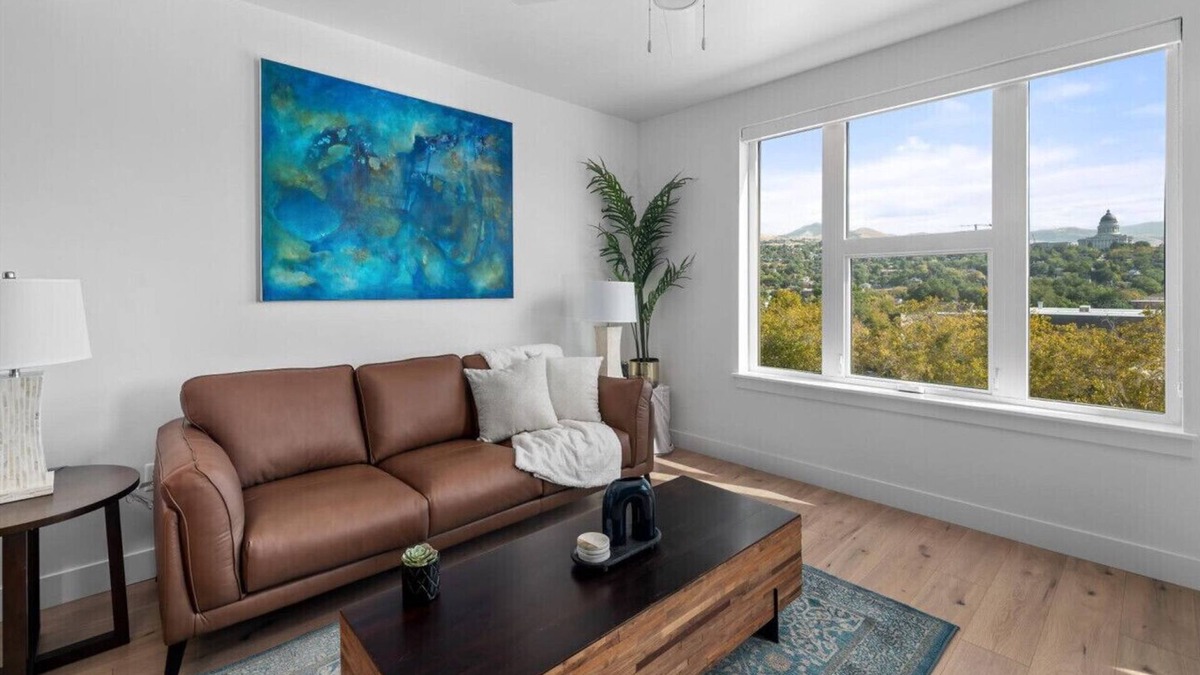 Fairpark Apartment | Top VIEWS! Capital building! Rooftop pool/gym/bowl