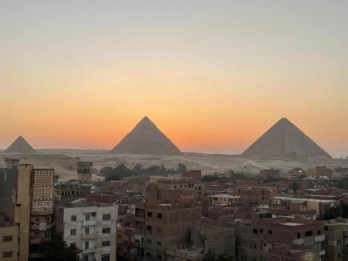 Kafrat al Jabal Bed & Breakfast | Topaz pyramids view