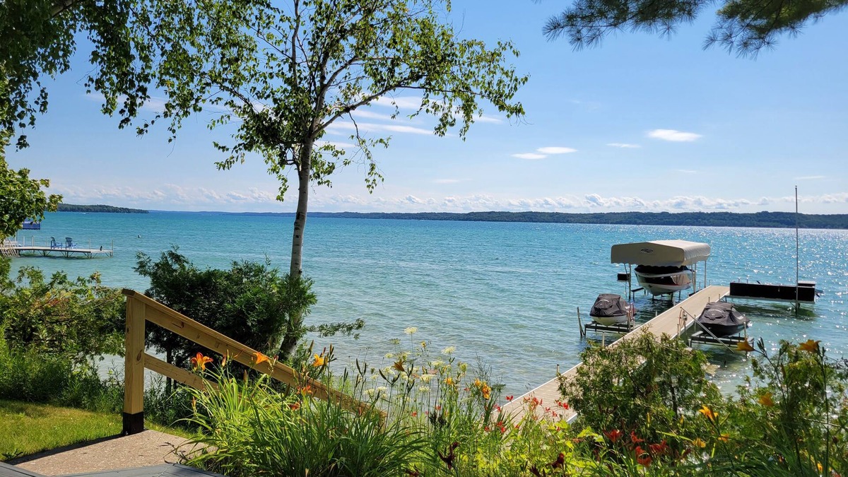 Bellaire Cottage | TorchLakeFlightDeck.com cottage with 180’ on Lakefront Waterfront Beachfront!