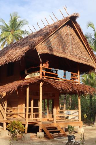 Pulau Masokut Cabin | Toro Simalatcat - Private all inclusive, Accom, Food, 2x daily surf trips, guide, barrels