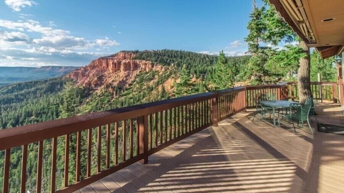 Duck Creek Village House | Torrey’s Getaway, 2 bed, 2 bath in the heart of Dixie National Forest.