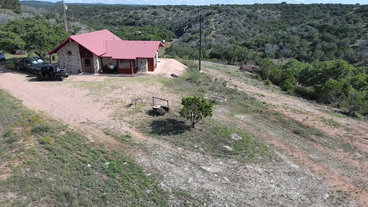 Mason House | Total country 3-bedroom house in awesome Mason with WiFi, AC