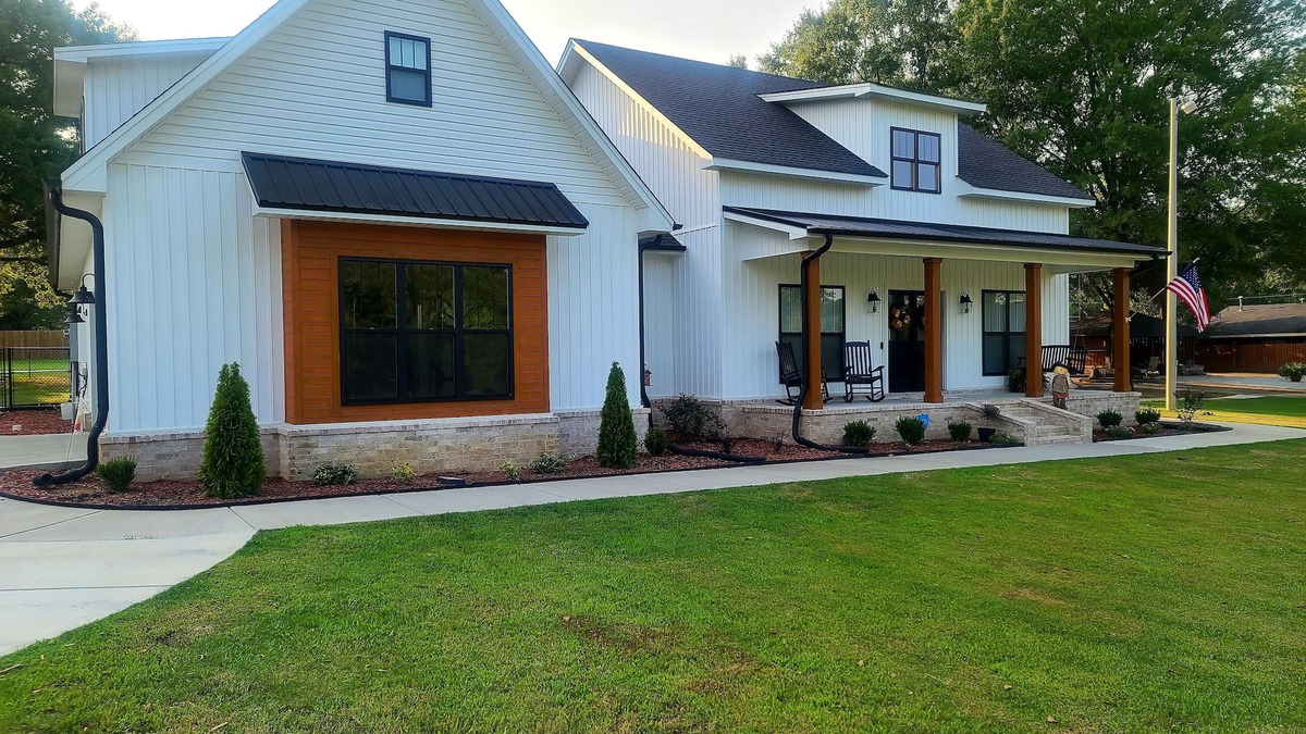 Conway House | Total Eclipse path 2024! A beautiful acre outside of town to enjoy the eclipse.