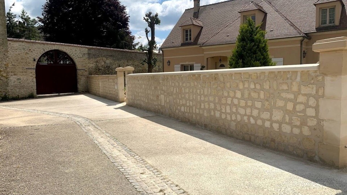 Senlis House | Totally independent studio on the second floor of the house