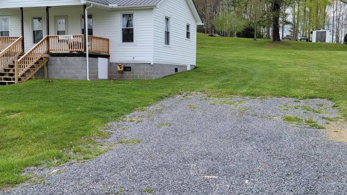 Victor House | Totally Remodeled 1930's House w/Firepit & Deck close to Outdoor Adventures.