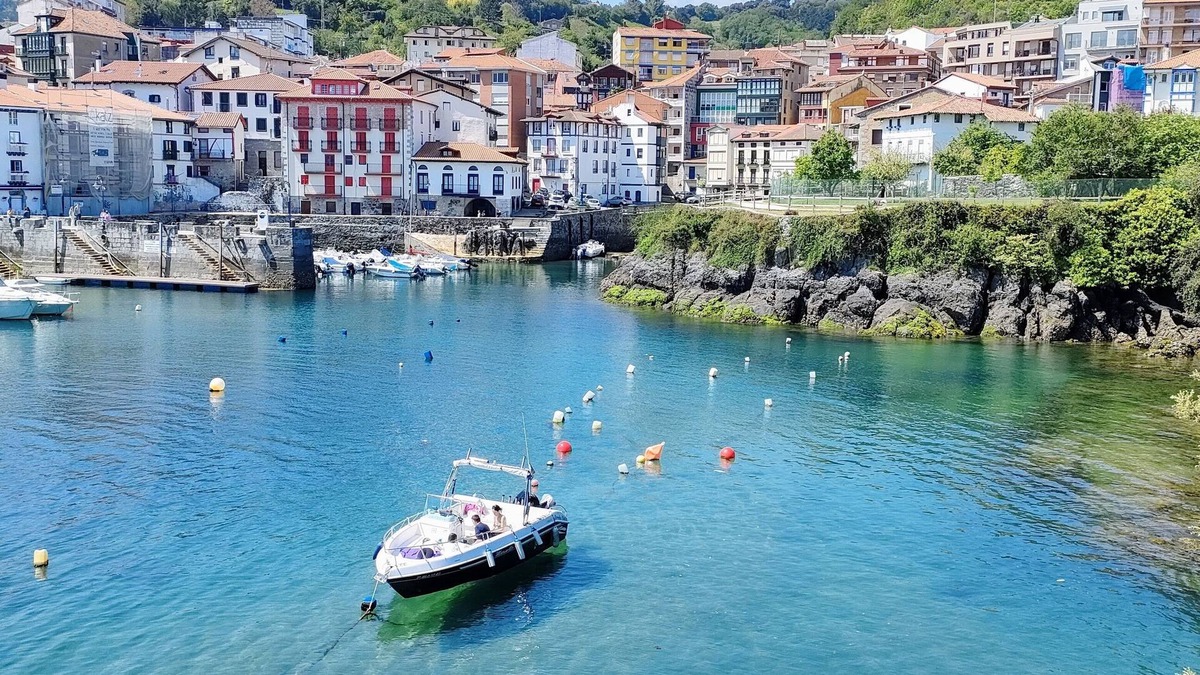 Mundaka Condo | Tourist apartment Mundaka near the beach and the center with optional garage