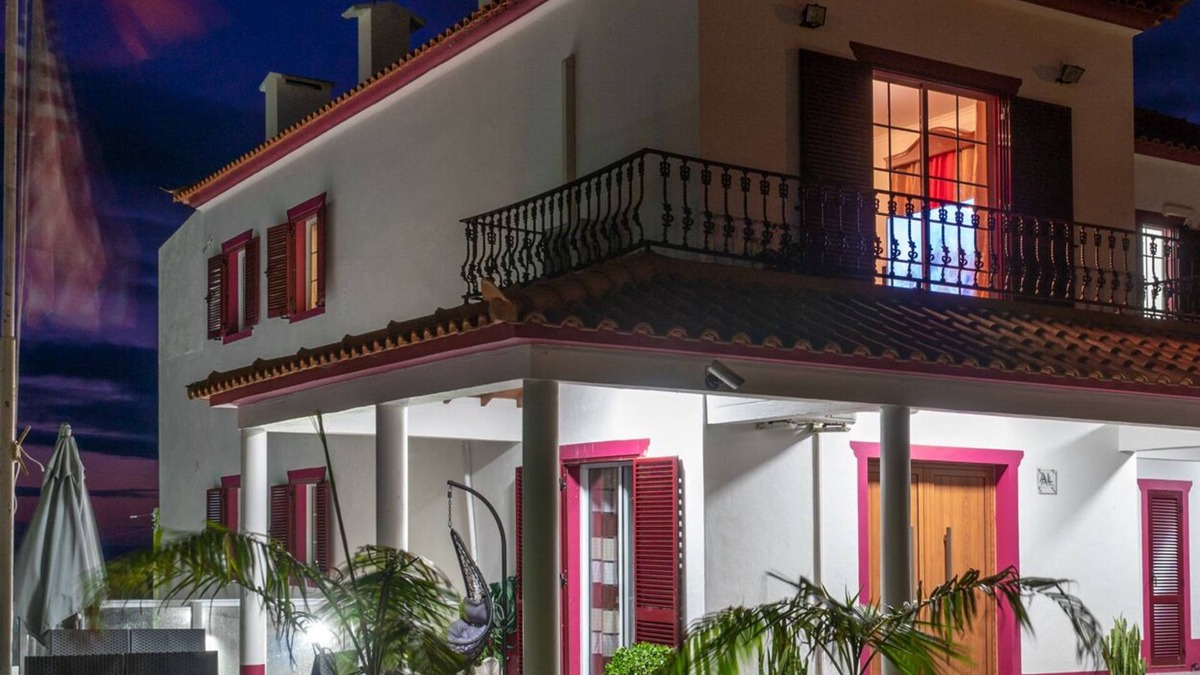 Ponta Delgada Villa | TOURIST VILLA in Ponta Delgada, São Miguel up to 8 pax w/sea view