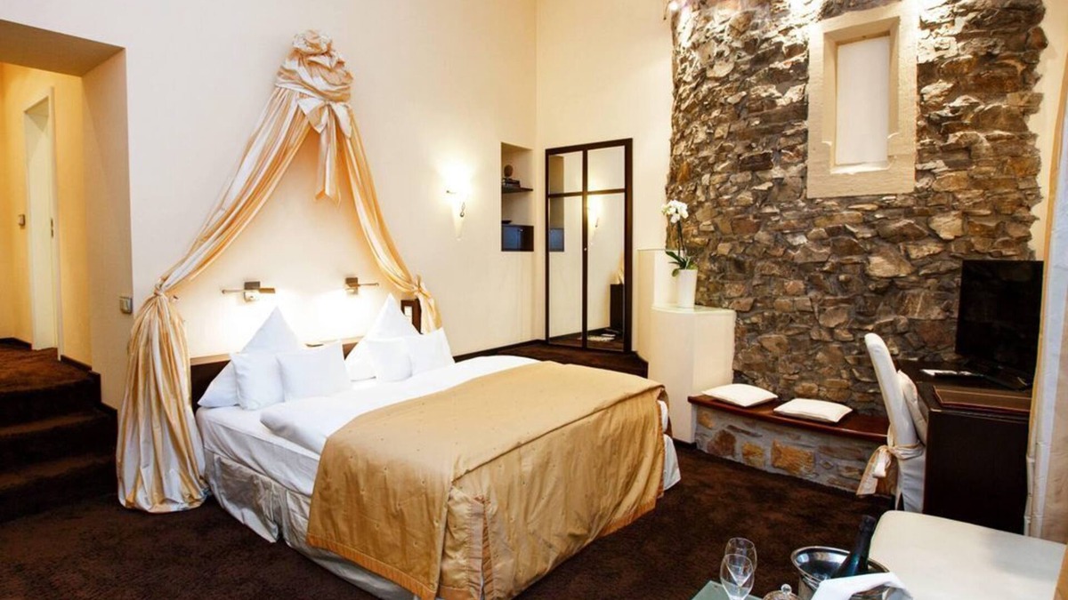 Johannisberg House | Tower room - non-refundable - Burg & Gästehaus by Schwarzenstein