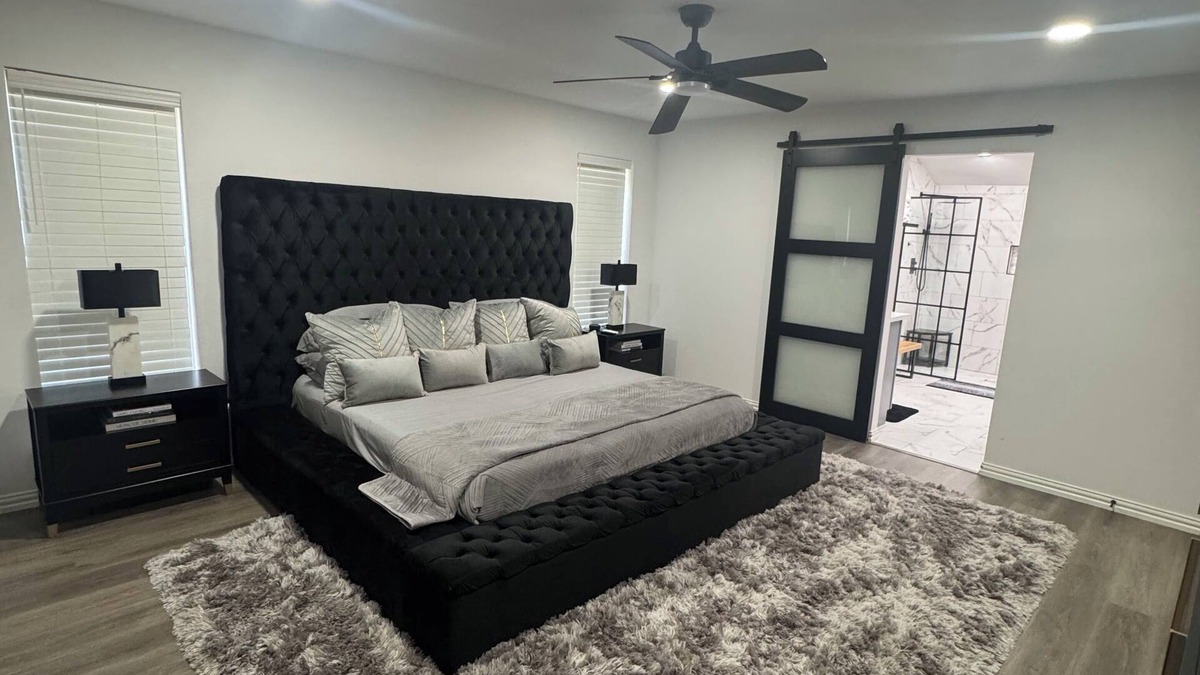North Arlington Bed & Breakfast | TOWERING OAKS SUITE @ ARLINGTON ENTERTAINMENT DISTRICT