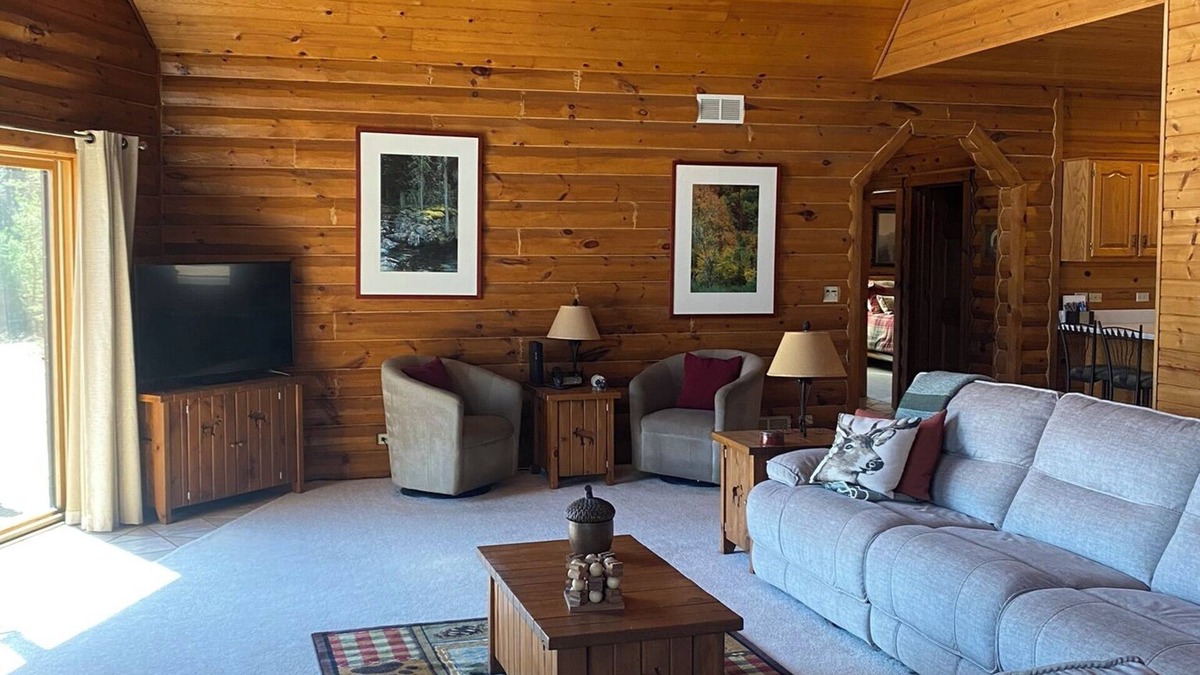 Wisconsin Dells House | Towering Pines Lodge: A Hidden Haven 10 Miles from Wisconsin Dells