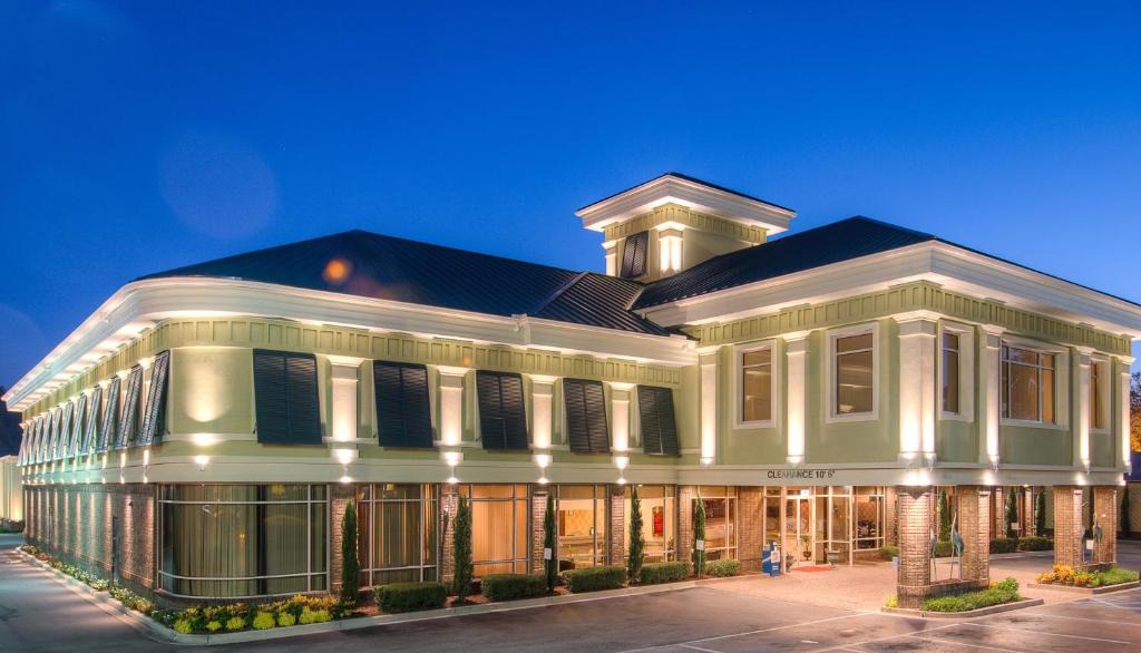 West Ashley Hotel | Town & Country Inn and Suites