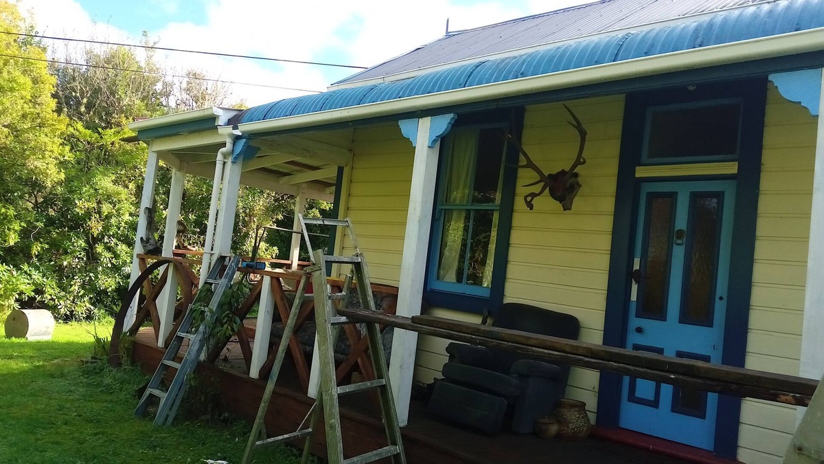 Blackball House | Town edge art studio and stay.