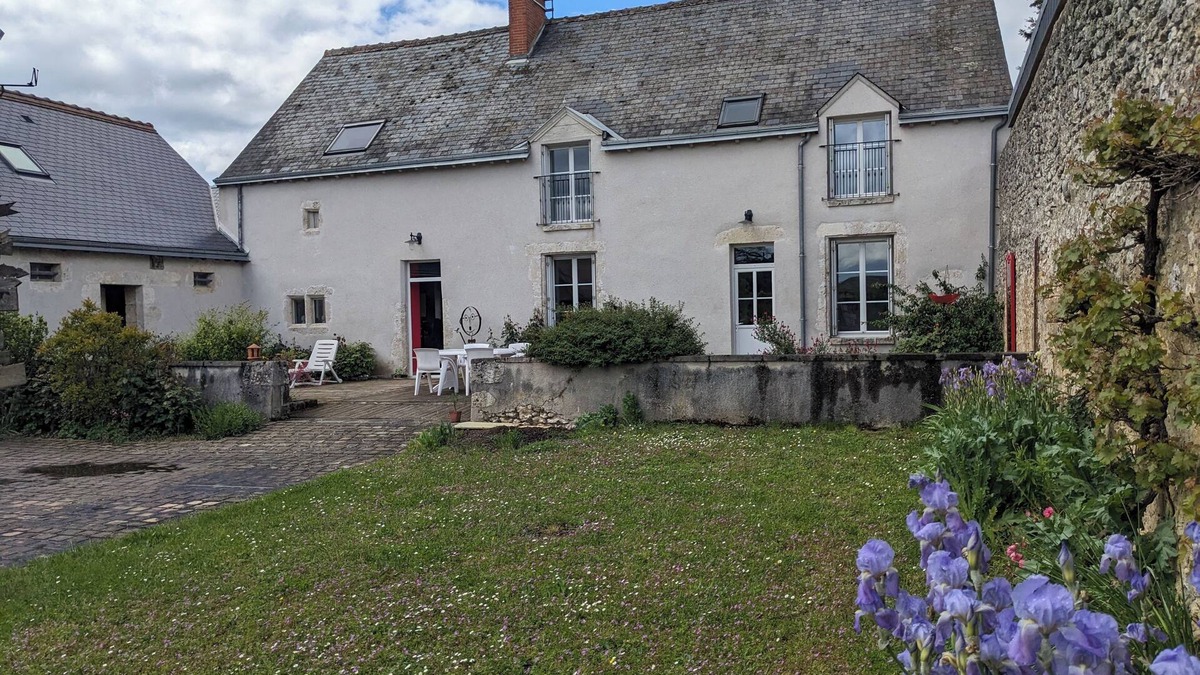 La Chaussee-Saint-Victor House | Town house, quiet, spacious