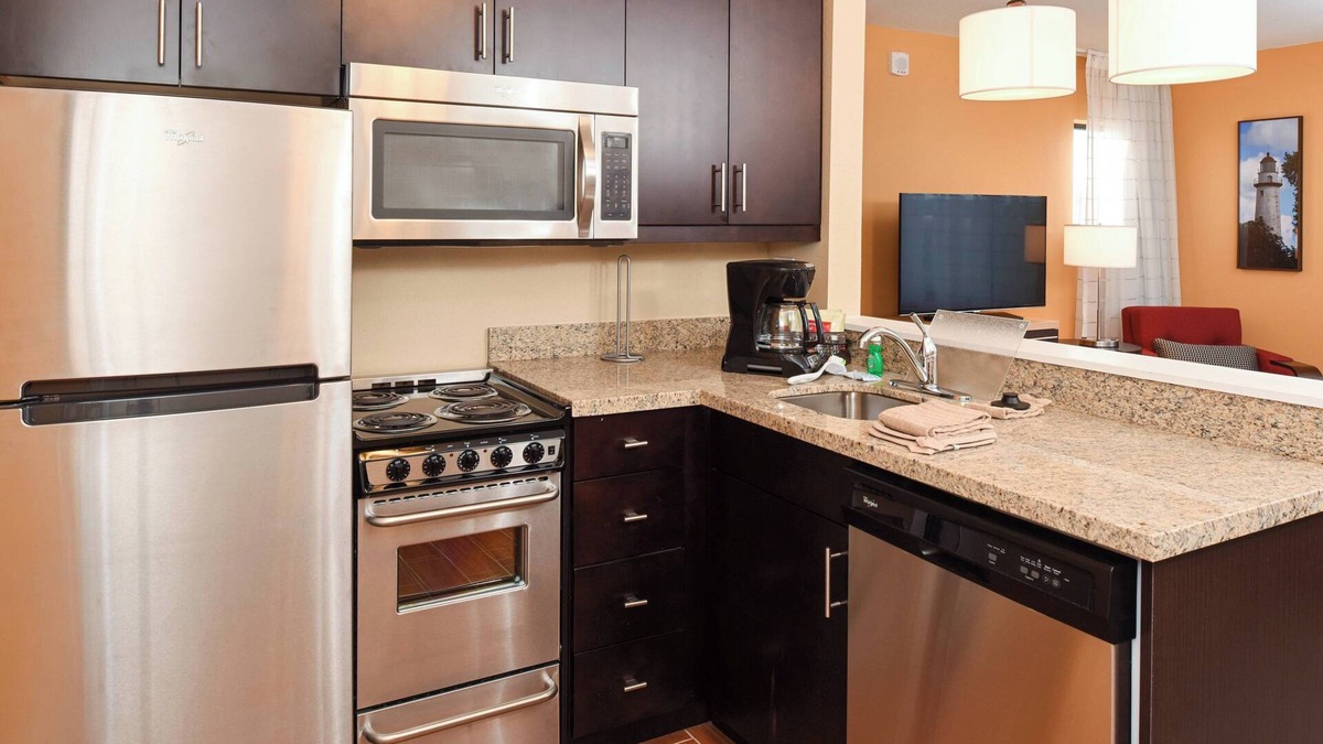 Commerce Township Hotel | TownePlace Suites Detroit Commerce