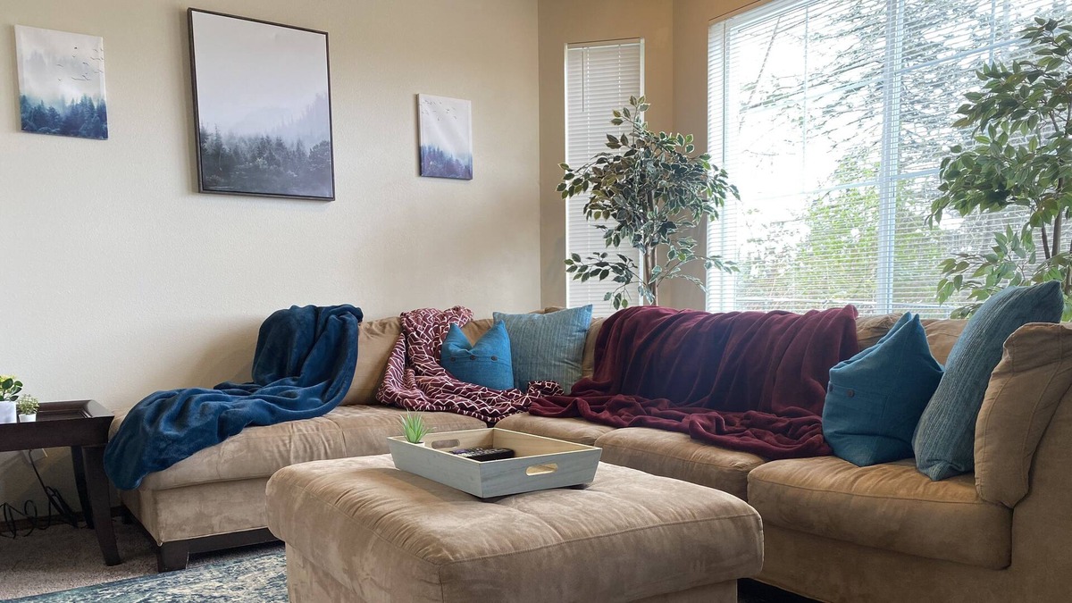 Shelton House | Townhome by the Bay Close to Hoodsport, Olympia and Puget Sound!