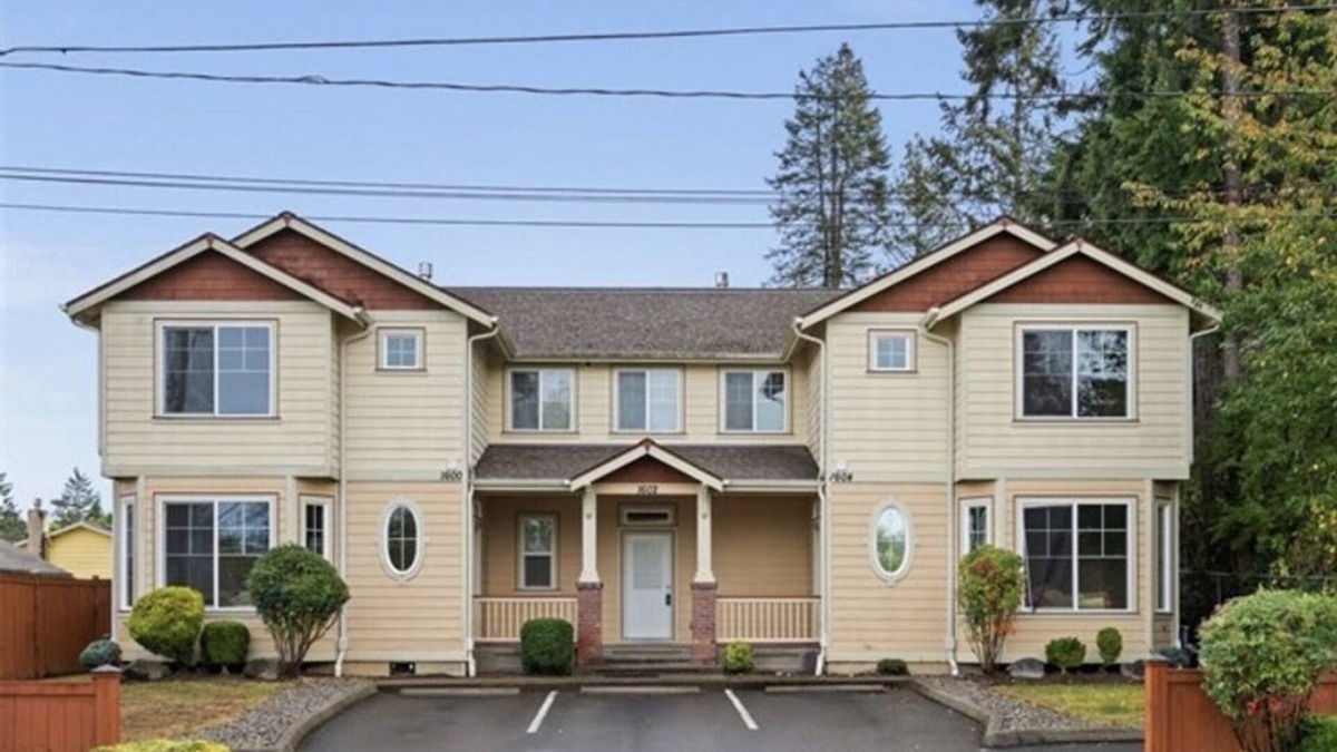Shelton House | Townhome in Shelton