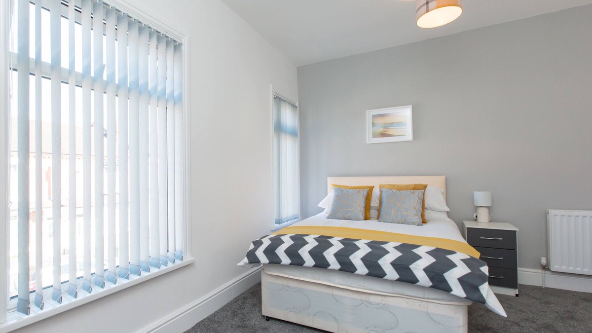 Crewe House | Townhouse @ 58 Brooklyn Street Crewe - Whole House