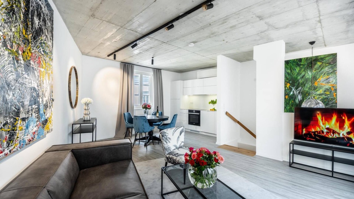 Krems an der Donau House | Townhouse "Art Collection" with Terrace, private Parking, King Bed and Air Conditioning