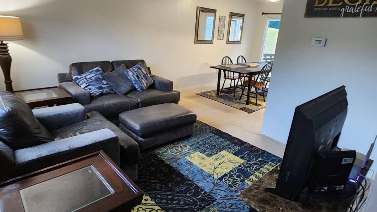 Karns House | Townhouse Living - Ask about 6-Month+ Discounts - 2 Units Avlb at this location