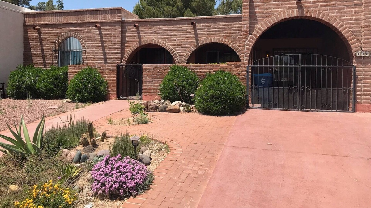 Country Club Estates House | Townhouse located on the last hole of golf course minutes from the clubhouse