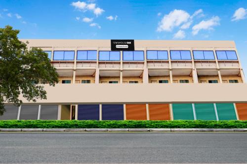 Dewas Hotel | Townhouse Oak Dewas Junction