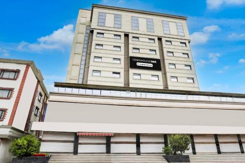 Anand Hotel | Townhouse Oak Gujarat Ganesh Chowkdi Bus Station