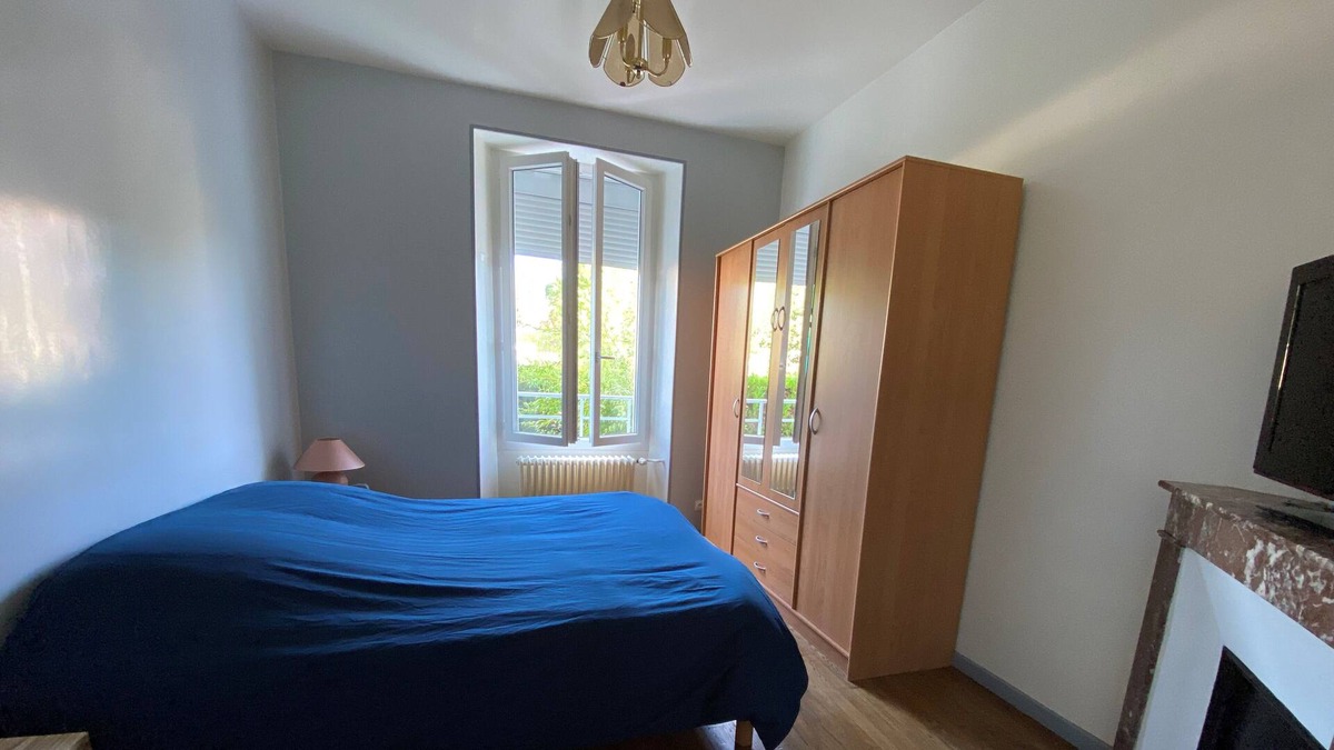 Neuvy-sur-Loire House | Townhouse with private garden bordered by the river