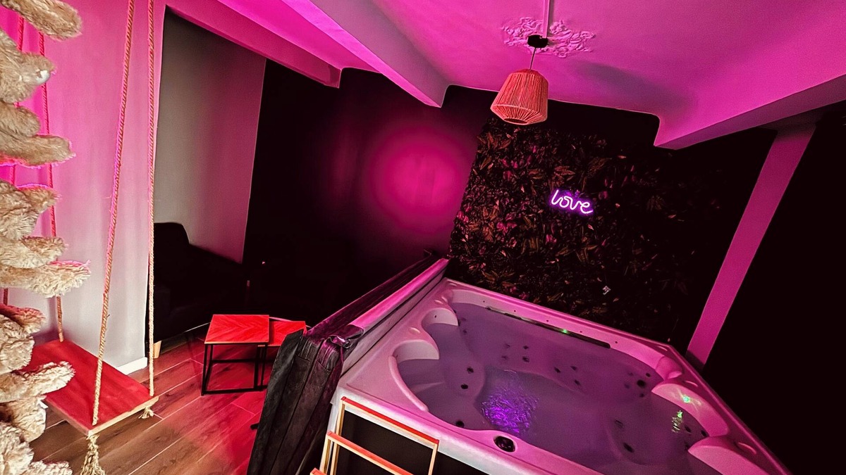 Piolenc House | Townhouse with jacuzzi, sauna and massage chair
